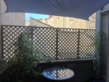 Claustra Pose d'un claustra sur un balcon